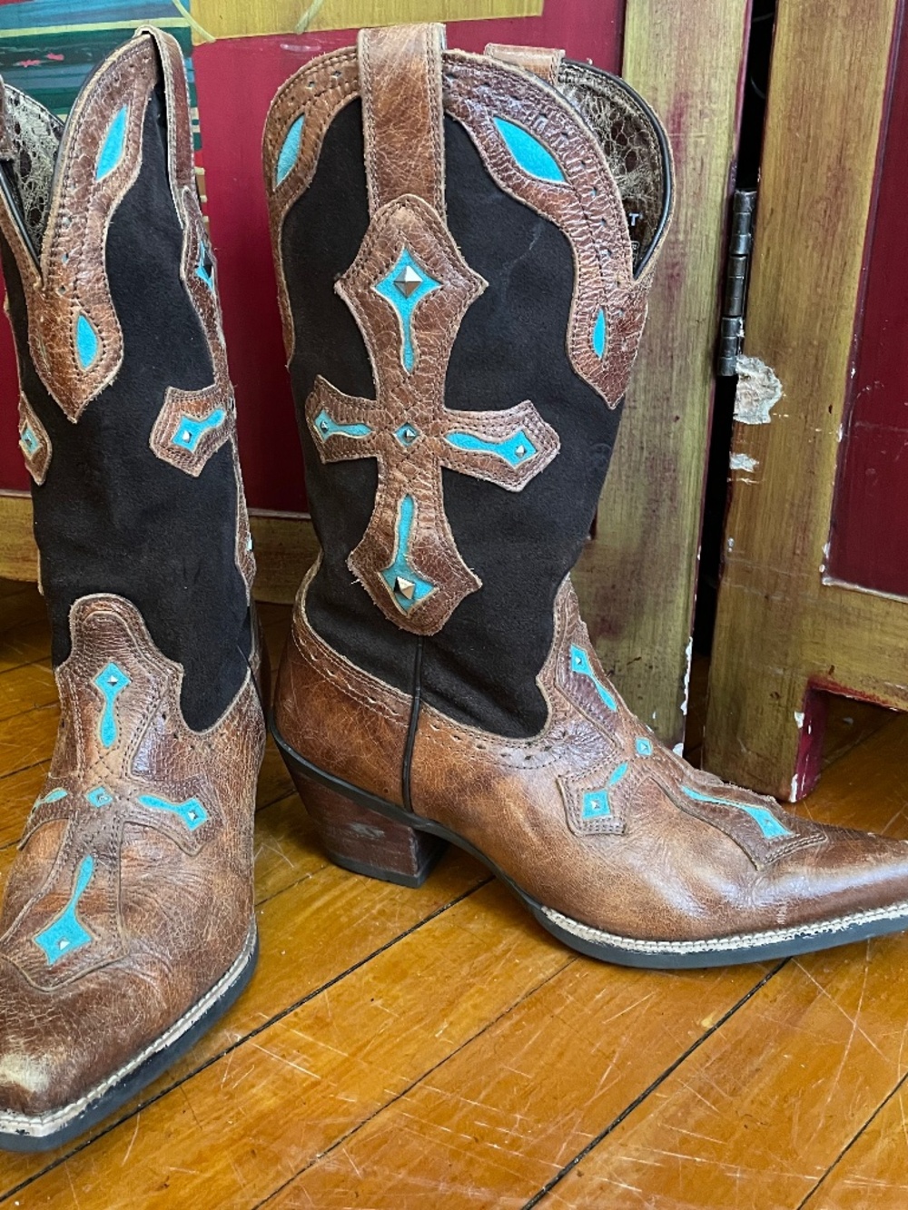 Ariat Women's Cowboy Boots Sz 7B Brown Leather Suede Turquoise Cross Inlay
